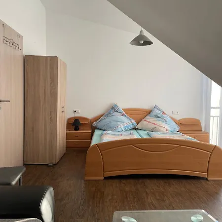 Fam M&h Schoenes Vermieten In Apartment